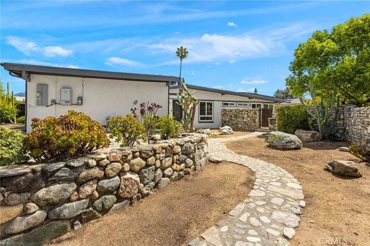 1690 N Mills, Claremont, California 91711