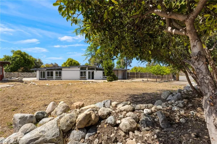1690 N Mills, Claremont, California 91711