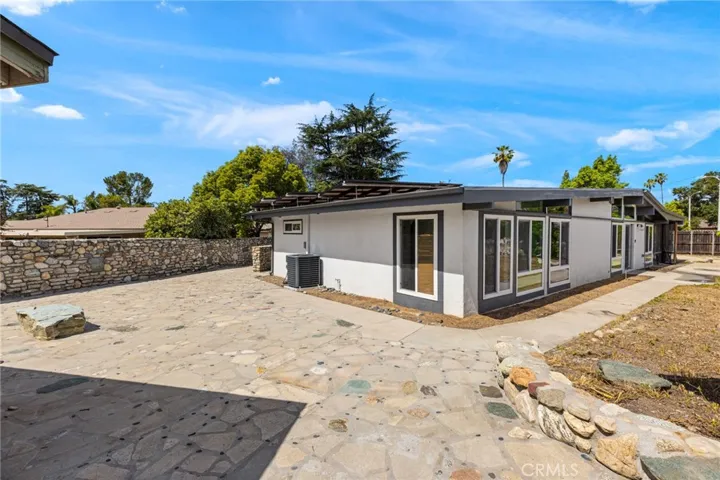 1690 N Mills, Claremont, California 91711