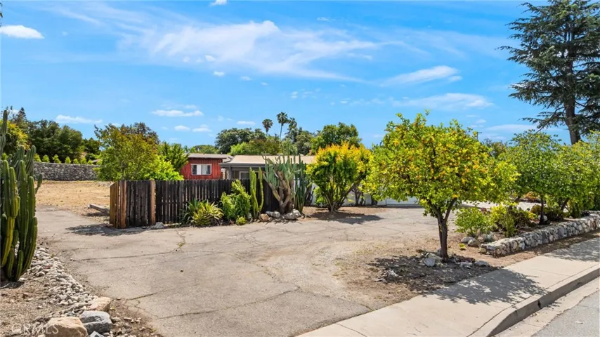 1690 N Mills, Claremont, California 91711