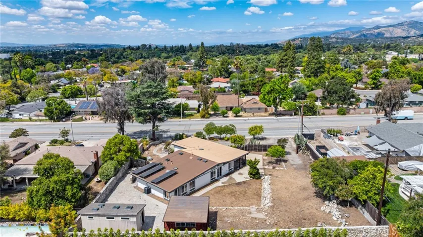1690 N Mills, Claremont, California 91711