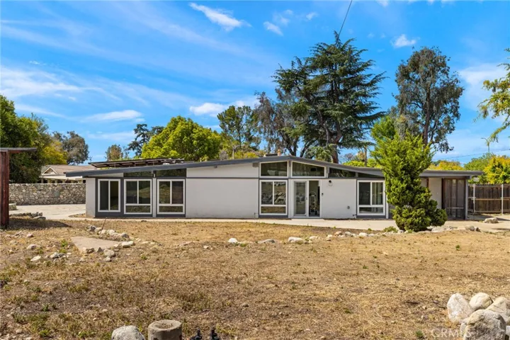 1690 N Mills, Claremont, California 91711