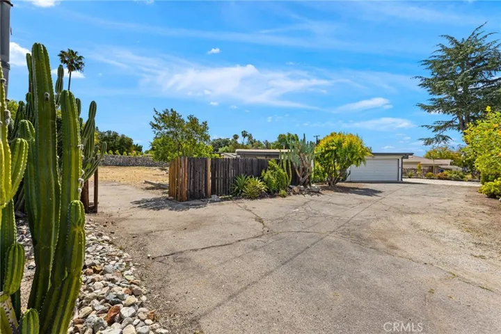1690 N Mills, Claremont, California 91711