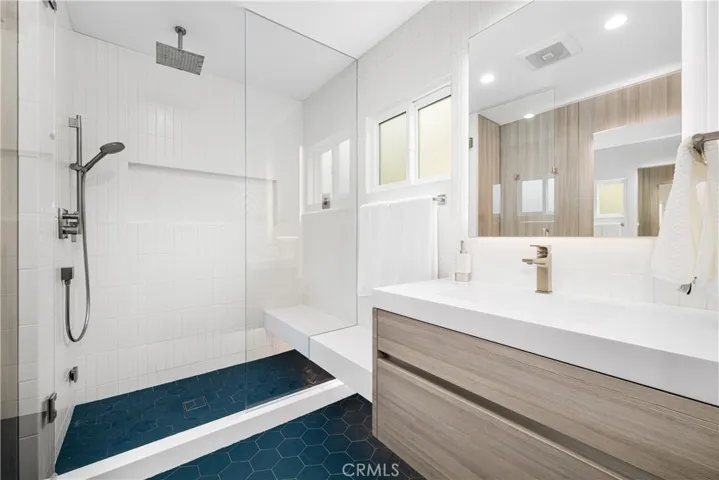 3945 Gondar Avenue, Long Beach, California 90808