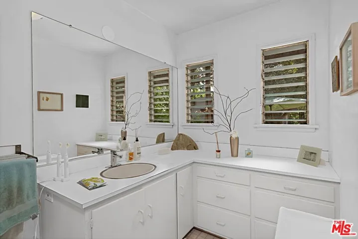 2138 Holmby Avenue, Los Angeles, California 90025