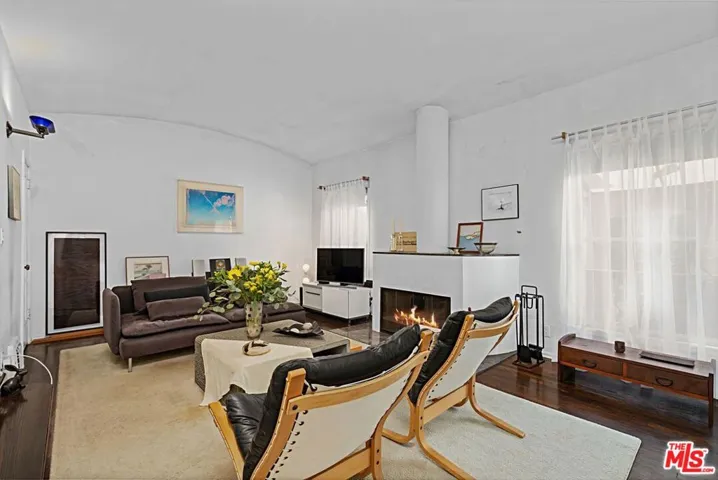 2138 Holmby Avenue, Los Angeles, California 90025