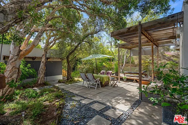 2138 Holmby Avenue, Los Angeles, California 90025