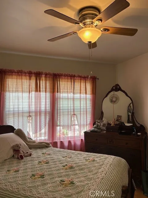 2 bed bedroom both hardwood floring