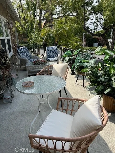 2 bed front patio