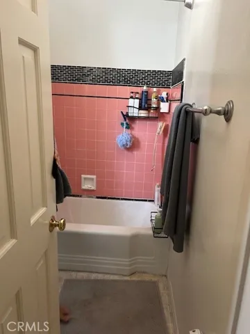 1 bed bathroom