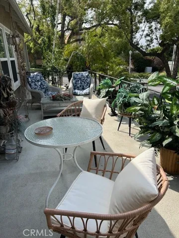 2 bed front patio