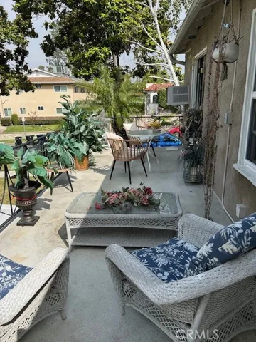 2 bed front patio