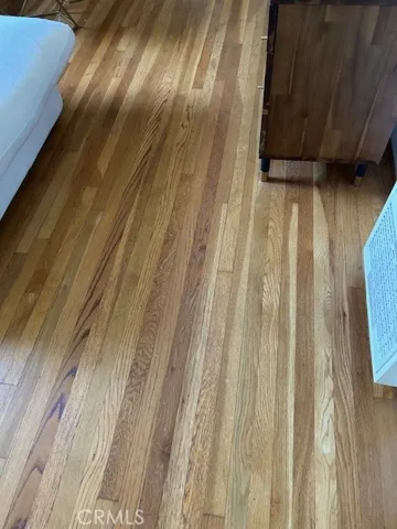 1 bed hardwood floors