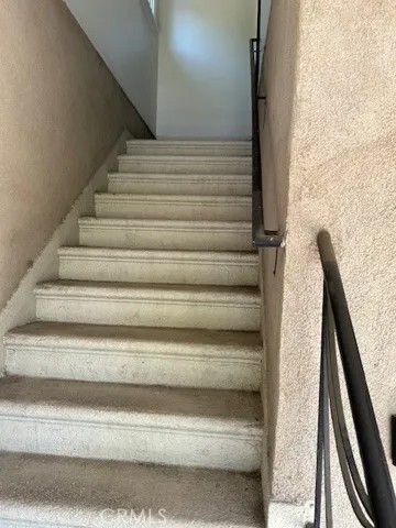stairs to top 1 bed