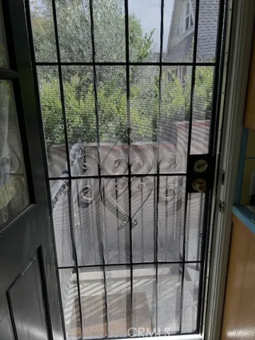 2 bed back door to back patio