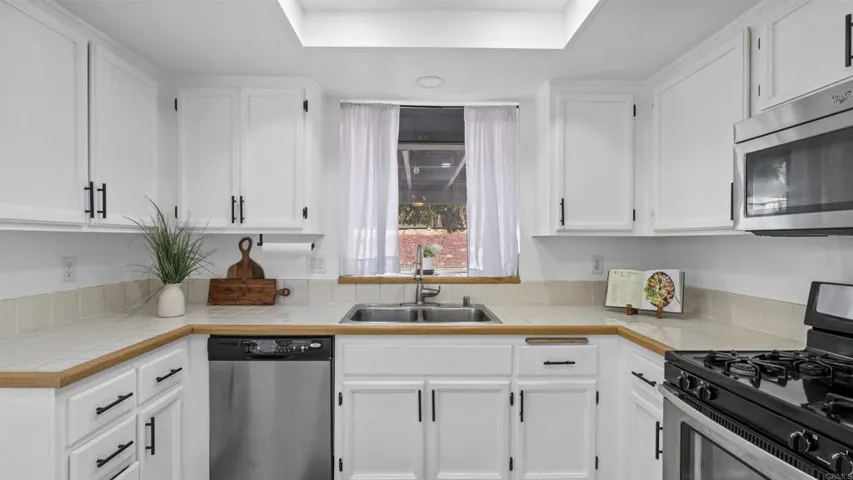 39701 Kilkare Circle, Murrieta, California 92562