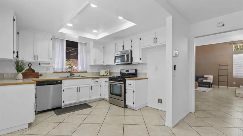 39701 Kilkare Circle, Murrieta, California 92562