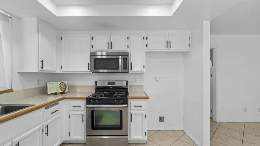 39701 Kilkare Circle, Murrieta, California 92562