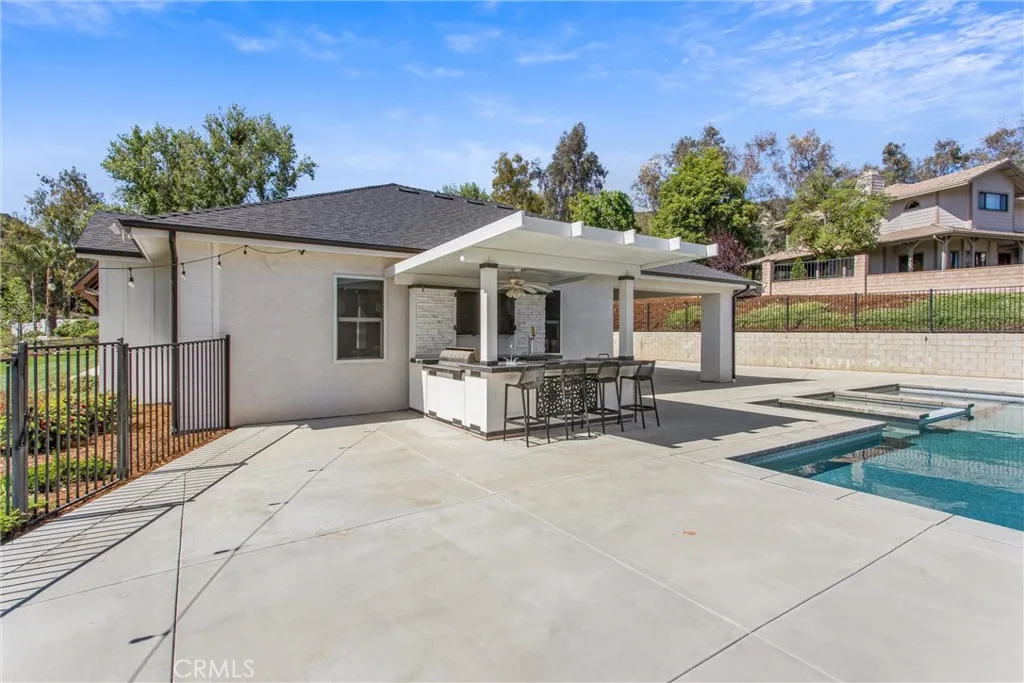 Outdoor kitchen