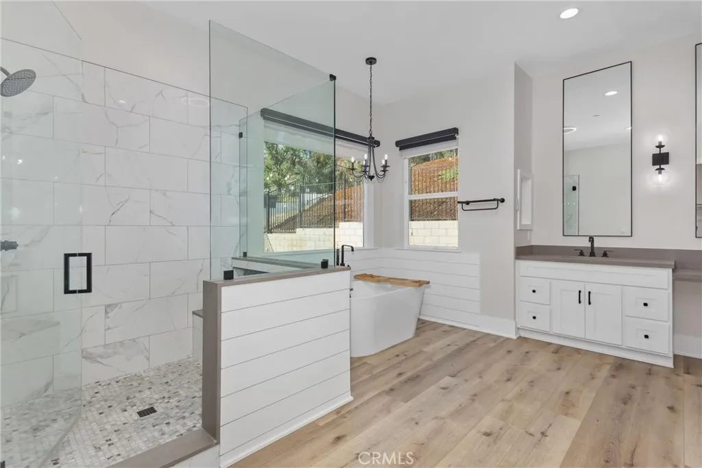 Primary suite -ensuite bath