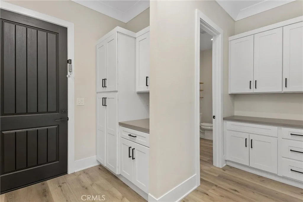Additional storage, access to side yard