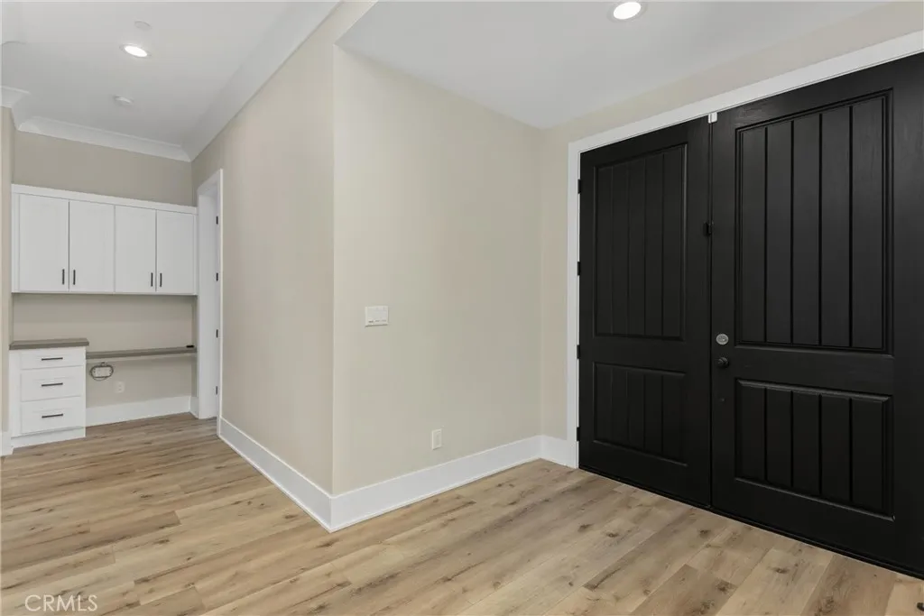 Entryway, built-in desk