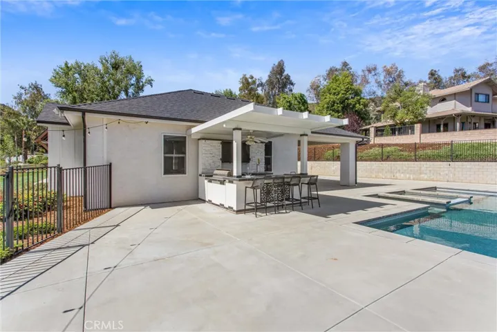 Outdoor kitchen