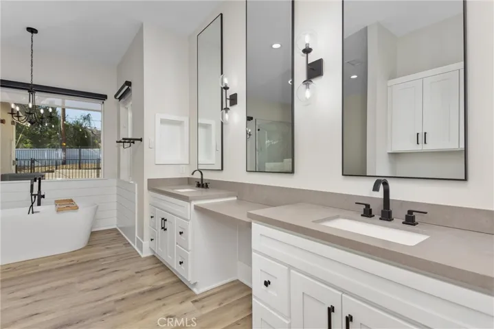 Primary suite -ensuite bath
