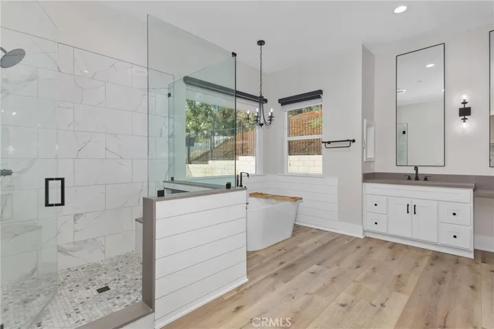 Primary suite -ensuite bath