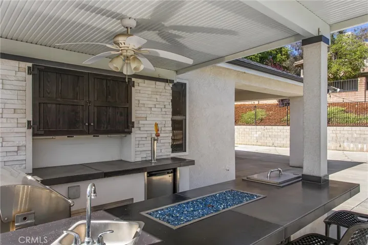 Outdoor kitchen