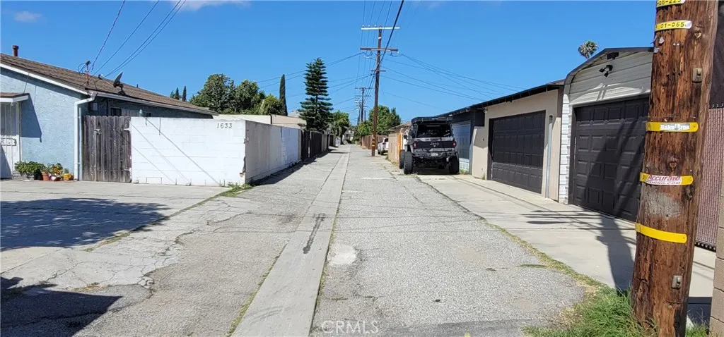Long term residents in the area (Looking West towards Western Ave)