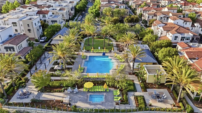 View from above, Clubhouse bocce ball, bar, jacuzzi , pool, fire pit and barbecues around the corner from your home!