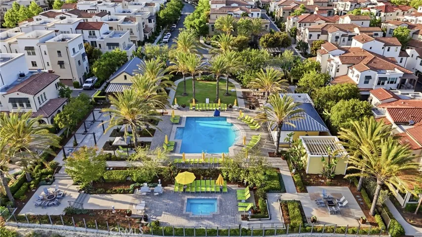 View from above, Clubhouse bocce ball, bar, jacuzzi , pool, fire pit and barbecues around the corner from your home!
