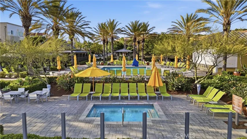 Walk to this jacuzzi to relax!