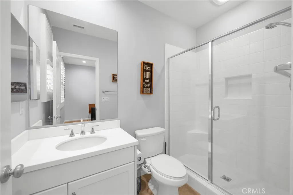 Bedroom 2: bath.
