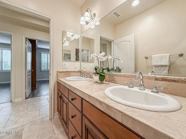 hHall Bath3