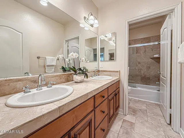 hHall Bath2