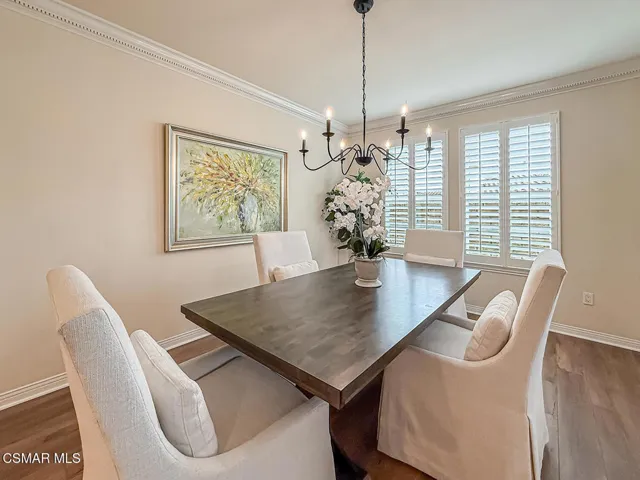 bLiving and Dining5