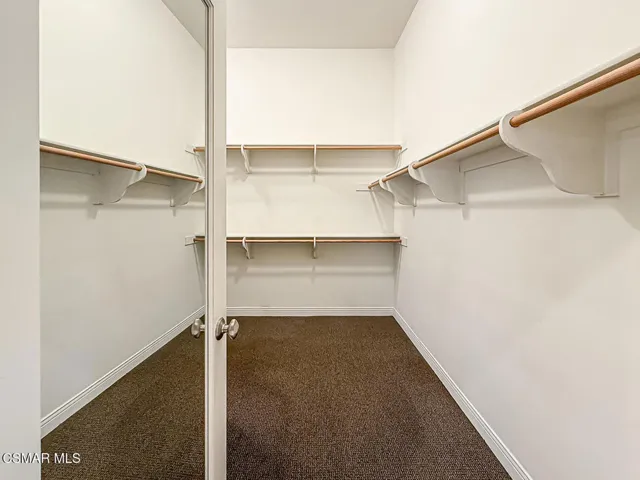 iPrimary Bedroom Suite9