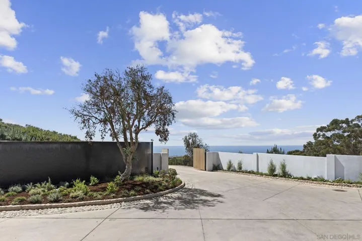 https://zimg.paragon.ice.com/ParagonImages/Property/PA/SDMLS/260009884/10/533/400/0269530fbc58e67b6e1a3c4f71fd838d/3/0c3813b699d45a0dfd290708a9c1843a/260009884-1501701e-1e2a-46aa-a351-c7b034118533.JPG