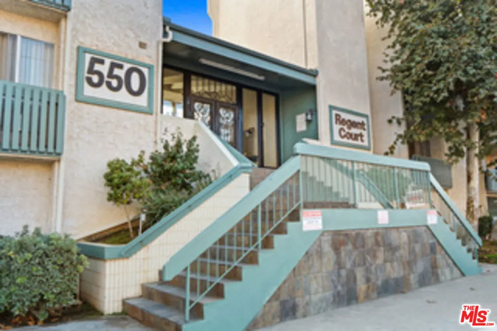550 W Regent St