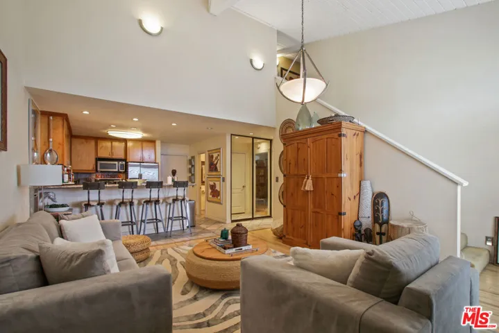 Living Rm Facing Kitchen
