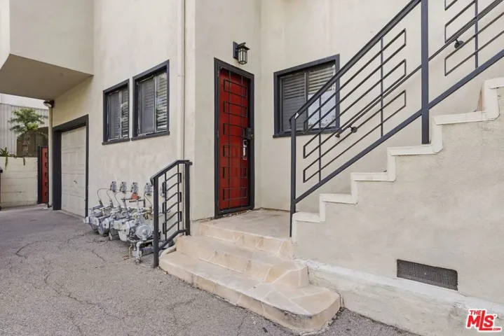 7154 Lexington Avenue, West Hollywood, California 90046