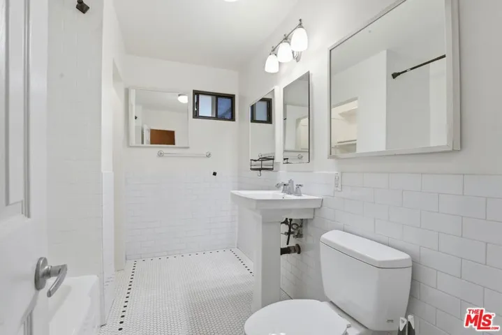 7154 Lexington Avenue, West Hollywood, California 90046