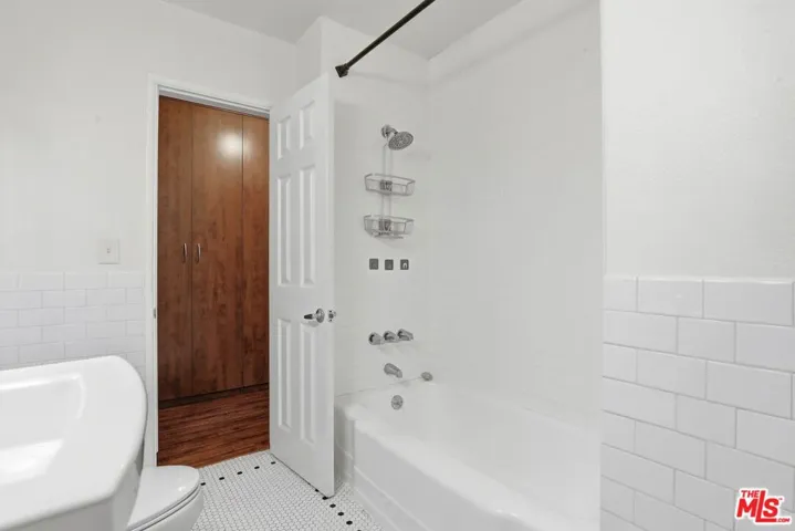 7154 Lexington Avenue, West Hollywood, California 90046