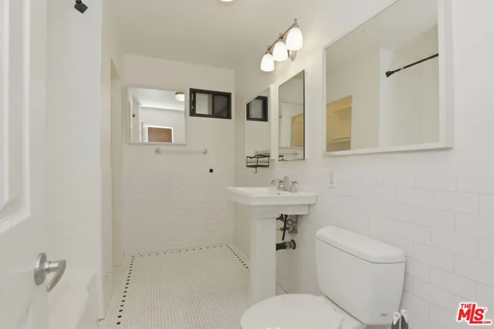 7154 Lexington Avenue, West Hollywood, California 90046