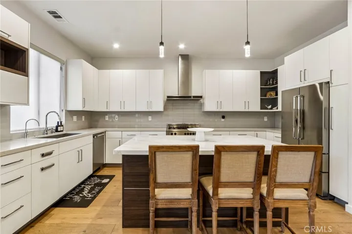 17812 Bromley Court, Encino, California 91316
