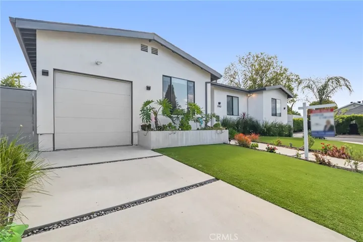 17812 Bromley Court, Encino, California 91316