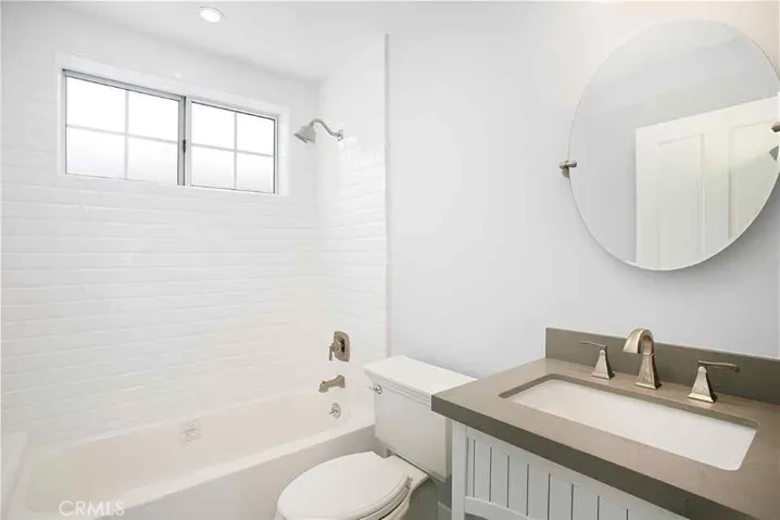 Front Residence - Bathroom