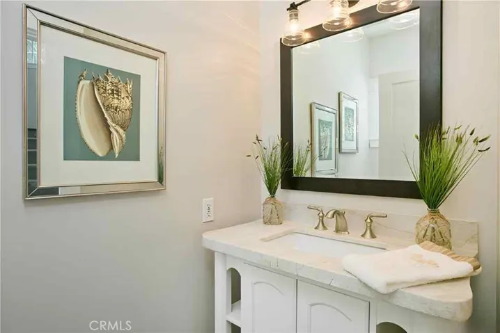 Front Residence - Guest Bathroom